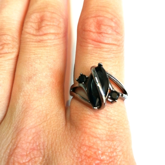 Jewelry - Vintage Sterling Silver 925 Stamped Ring Size 8